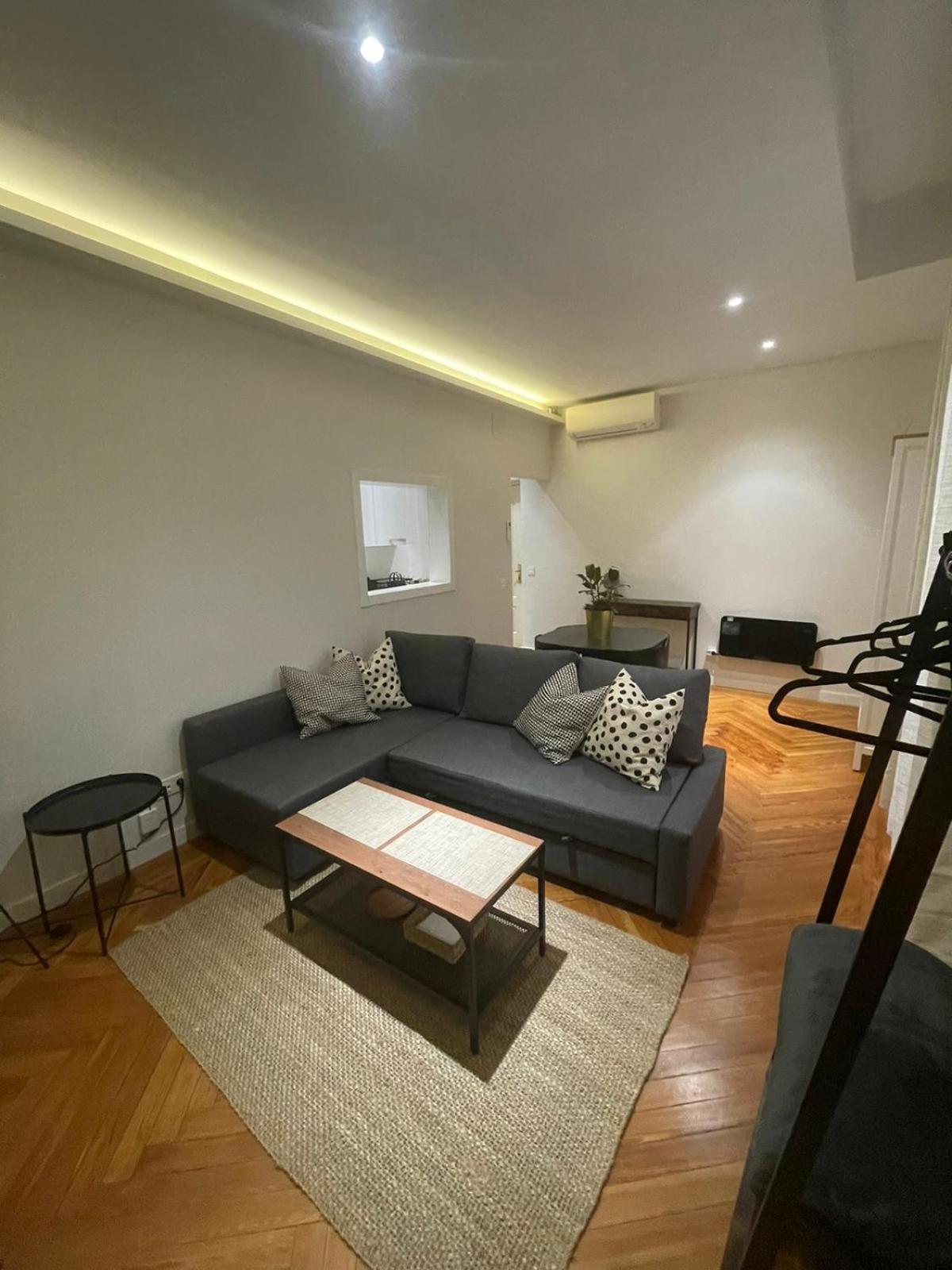 Apartment In Monumental Square Madrid Center Exterior foto